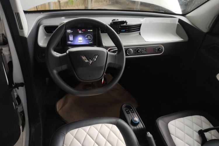Used Wuling Hongguang MINIEV 2021 Macaron Fashion Model Lithium Iron Phosphate Center Console