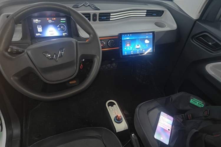 Used Wuling Hongguang MINIEV 2021 Macaron Premium Model – Lithium Iron Phosphate Center Console