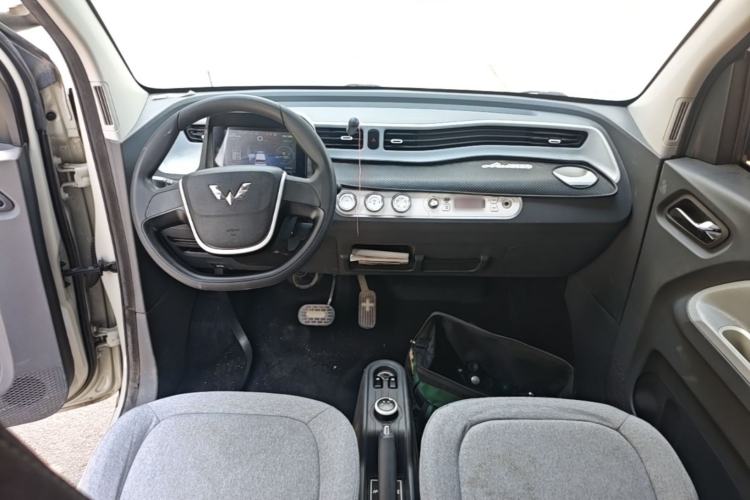 Used Wuling Hongguang MINIEV 2021 Macaron Fashion Edition Lithium-Ion Battery Center Console