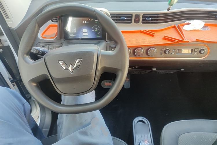 Used Wuling Hongguang MINIEV 2021 Macaron Fashion Edition Lithium-Ion Battery Center Console