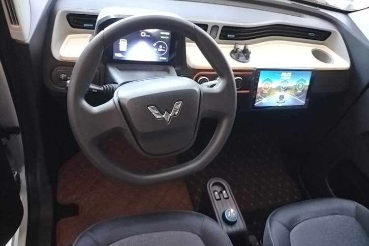 Used Wuling Hongguang MINIEV 2021 Macaron Premium Model – Lithium Iron Phosphate Center Console