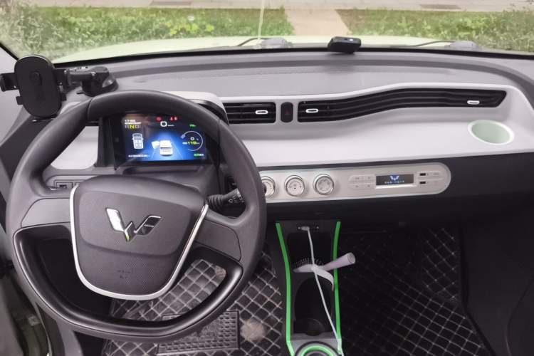 Used Wuling Hongguang MINIEV 2021 Macaron Premium Model – Lithium Iron Phosphate Center Console