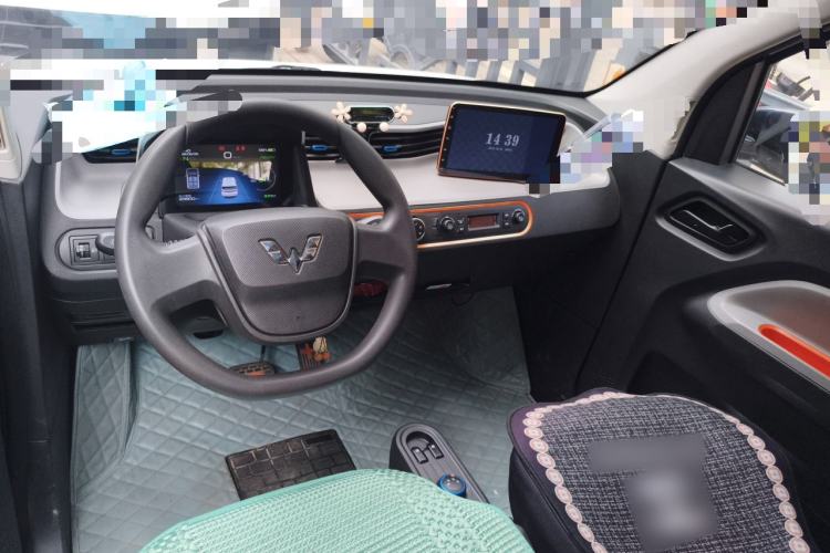 Used Wuling Hongguang MINIEV 2021 Macaron Fashion Edition Lithium-Ion Battery Center Console