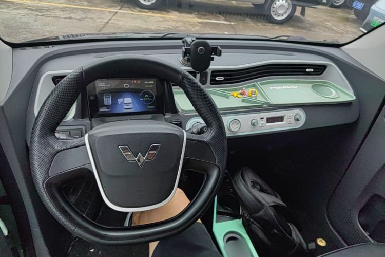 Used Wuling Hongguang MINIEV 2021 Macaron Fashion Edition Lithium-Ion Battery Center Console