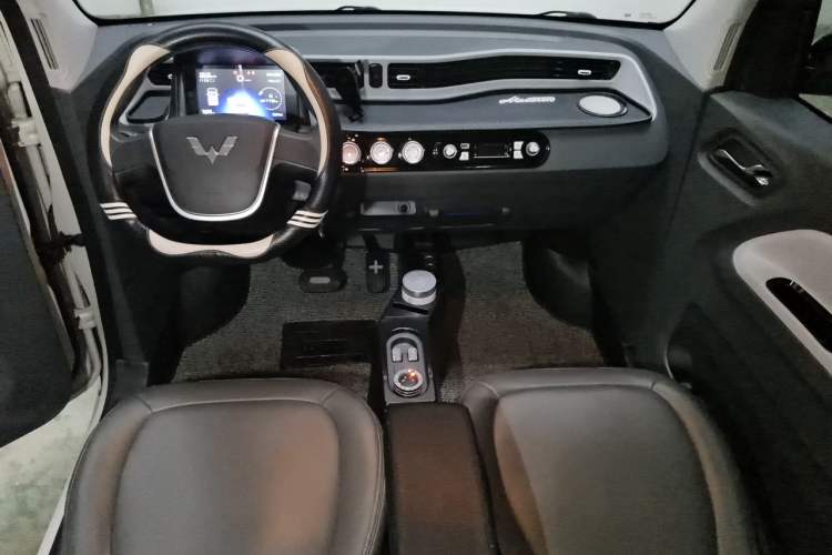 Used Wuling Hongguang MINIEV 2021 Macaron Premium Model – Lithium Iron Phosphate Center Console