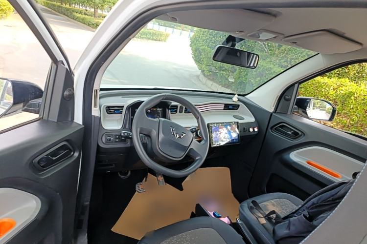 Used Wuling Hongguang MINIEV 2021 Macaron Fashion Model Lithium Iron Phosphate Center Console