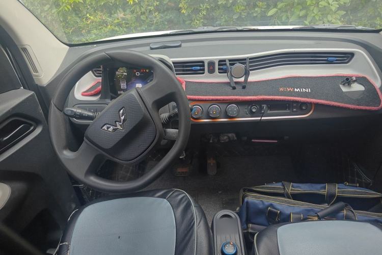 Used Wuling Hongguang MINIEV 2021 Macaron Premium Model – Lithium Iron Phosphate Center Console