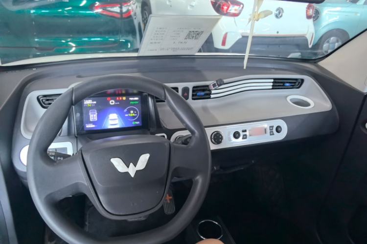 Used Wuling Hongguang MINIEV 2021 Macaron Premium Model – Lithium Iron Phosphate Center Console