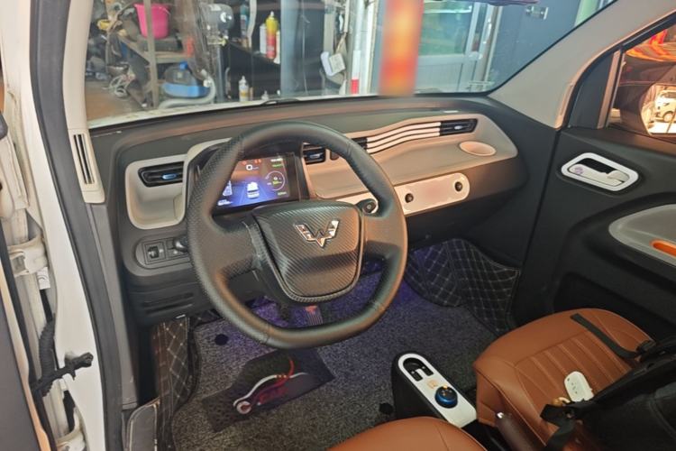 Used Wuling Hongguang MINIEV 2021 Macaron Fashion Model Lithium Iron Phosphate Center Console