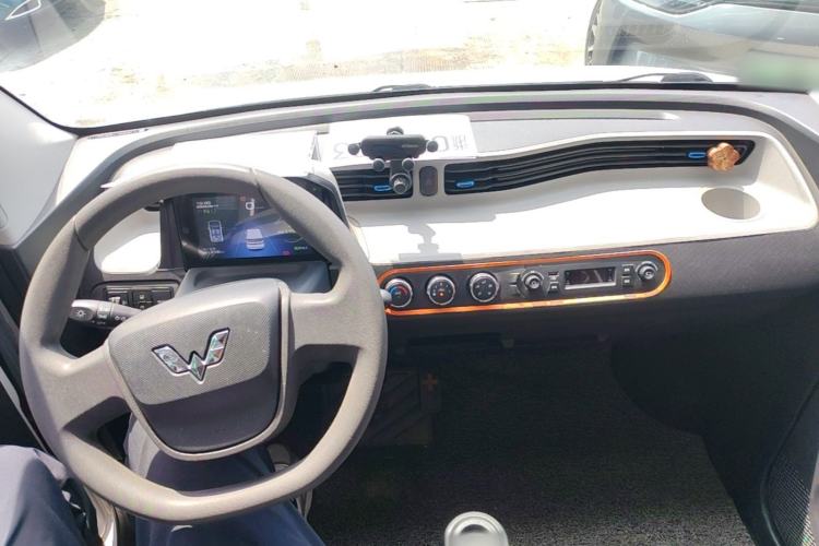 Used Wuling Hongguang MINIEV 2021 Macaron Premium Model – Lithium Iron Phosphate Center Console