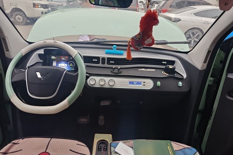Used Wuling Hongguang MINIEV 2021 Macaron Fashion Model Lithium Iron Phosphate Center Console