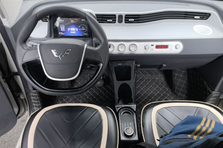 Used Wuling Hongguang MINIEV 2021 Macaron Premium Model – Lithium Iron Phosphate Center Console