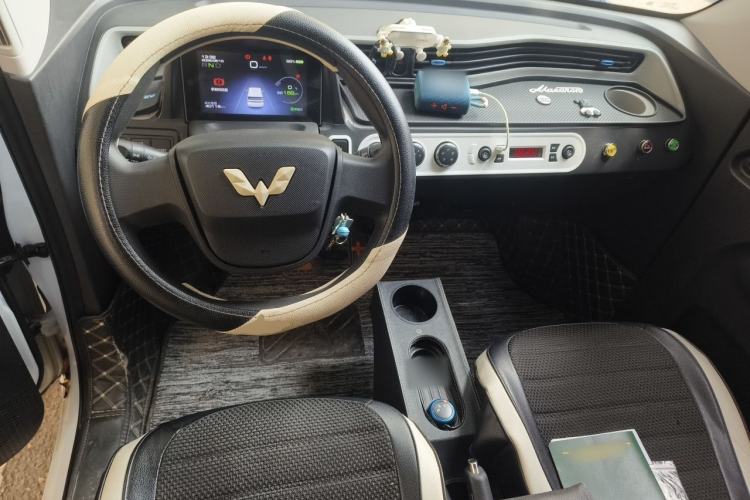 Used Wuling Hongguang MINIEV 2021 Macaron Premium Model – Lithium Iron Phosphate Center Console