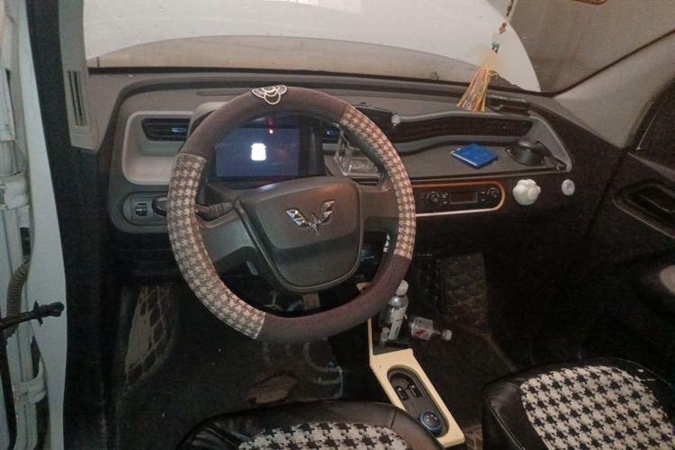 Used Wuling Hongguang MINIEV 2021 Macaron Fashion Model Lithium Iron Phosphate Center Console
