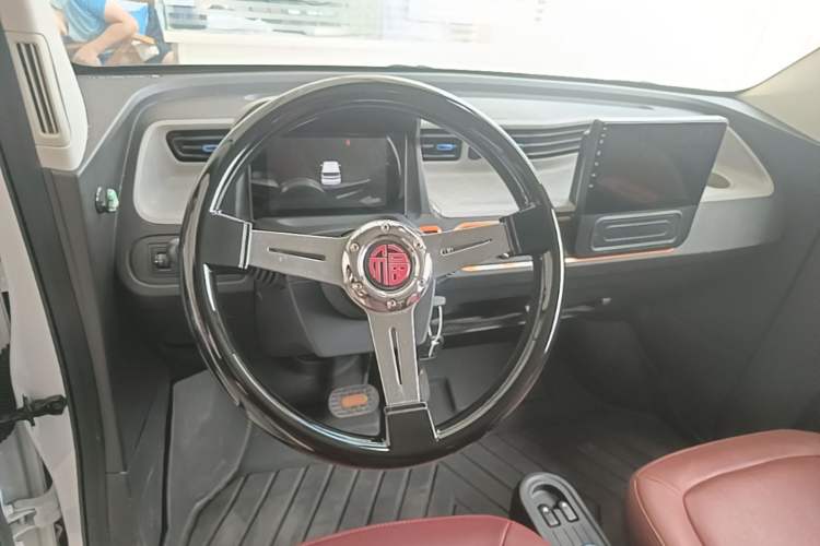 Used Wuling Hongguang MINIEV 2021 Macaron Fashion Edition Lithium-Ion Battery Center Console