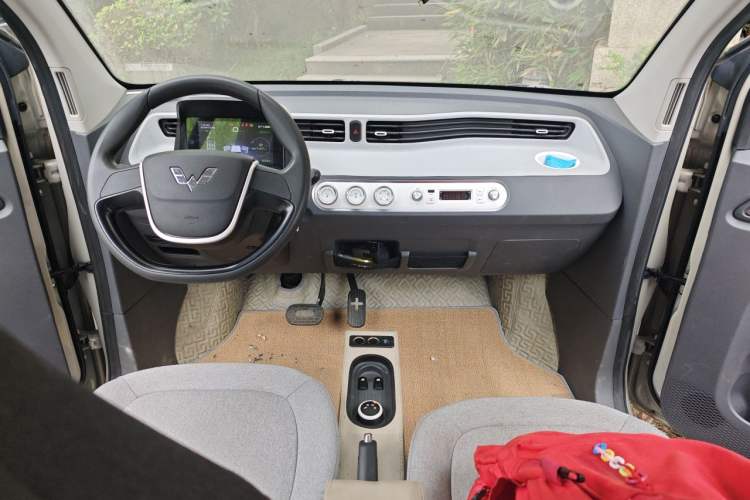 Used Wuling Hongguang MINIEV 2021 Macaron Premium Model – Lithium-NMC Center Console