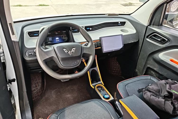 Used Wuling Hongguang MINIEV 2021 Macaron Fashion Edition Lithium-Ion Battery Center Console