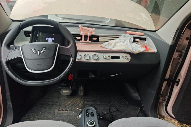 Used Wuling Hongguang MINIEV 2021 Macaron Premium Model – Lithium-NMC Center Console