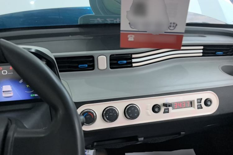 Used Wuling Hongguang MINIEV 2021 Macaron Fashion Model Lithium Iron Phosphate Center Console