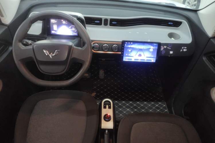 Used Wuling Hongguang MINIEV 2021 Macaron Premium Model – Lithium Iron Phosphate Center Console