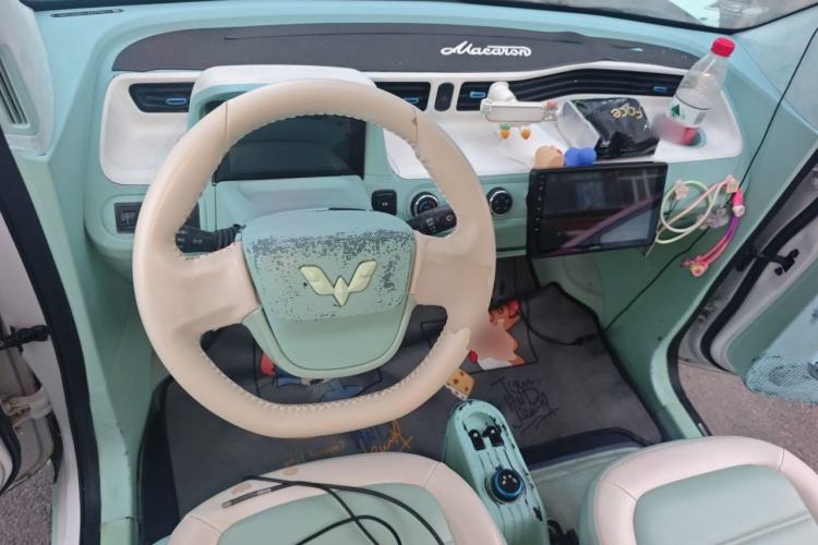 Used Wuling Hongguang MINIEV 2021 Macaron Fashion Edition Lithium-Ion Battery Center Console