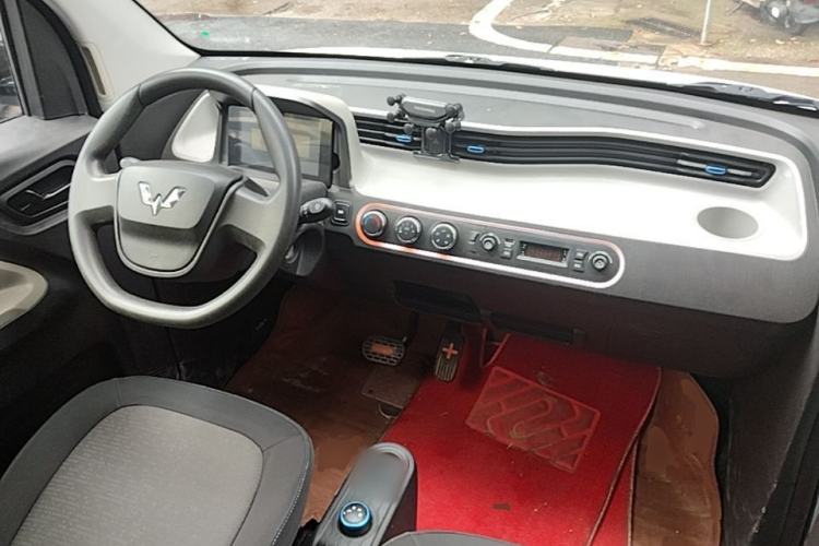 Used Wuling Hongguang MINIEV 2021 Macaron Fashion Model Lithium Iron Phosphate Center Console