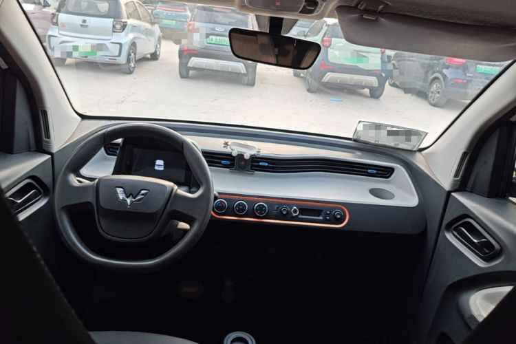 Used Wuling Hongguang MINIEV 2021 Macaron Fashion Model Lithium Iron Phosphate Center Console