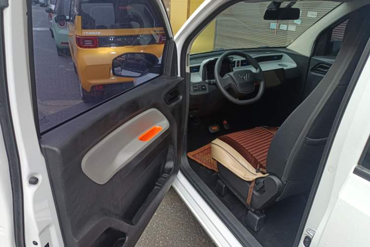 Used Wuling Hongguang MINIEV 2021 Macaron Premium Model – Lithium Iron Phosphate Driver Seat