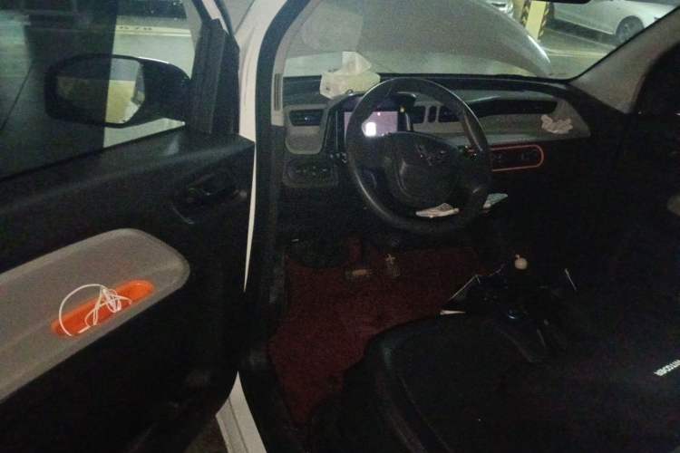 Used Wuling Hongguang MINIEV 2021 Macaron Fashion Model Lithium Iron Phosphate Driver Seat