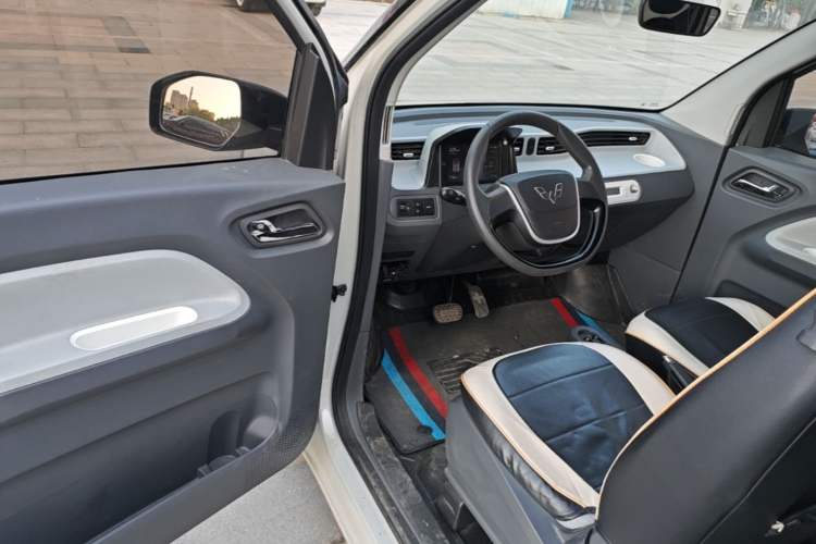 Used Wuling Hongguang MINIEV 2021 Macaron Sandwich Model 170 km Lithium Iron Phosphate Driver Seat