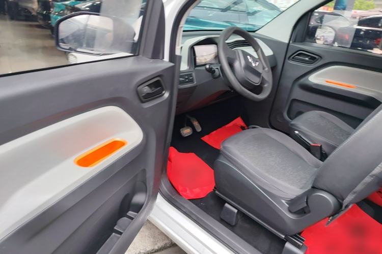 Used Wuling Hongguang MINIEV 2021 Macaron Fashion Model Lithium Iron Phosphate Driver Seat
