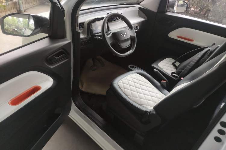 Used Wuling Hongguang MINIEV 2021 Macaron Fashion Model Lithium Iron Phosphate Driver Seat