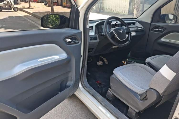 Used Wuling Hongguang MINIEV 2021 Macaron Fashion Edition Lithium-Ion Battery Driver Seat