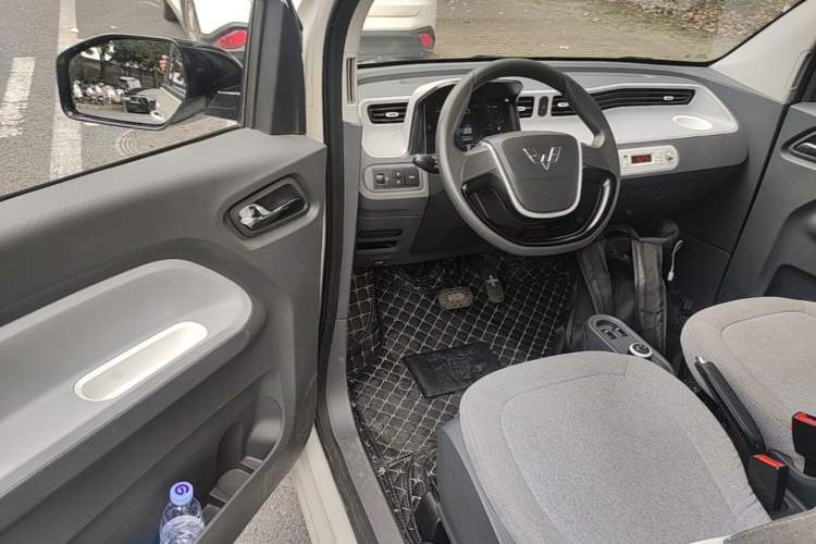 Used Wuling Hongguang MINIEV 2021 Macaron Premium Model – Lithium-NMC Driver Seat