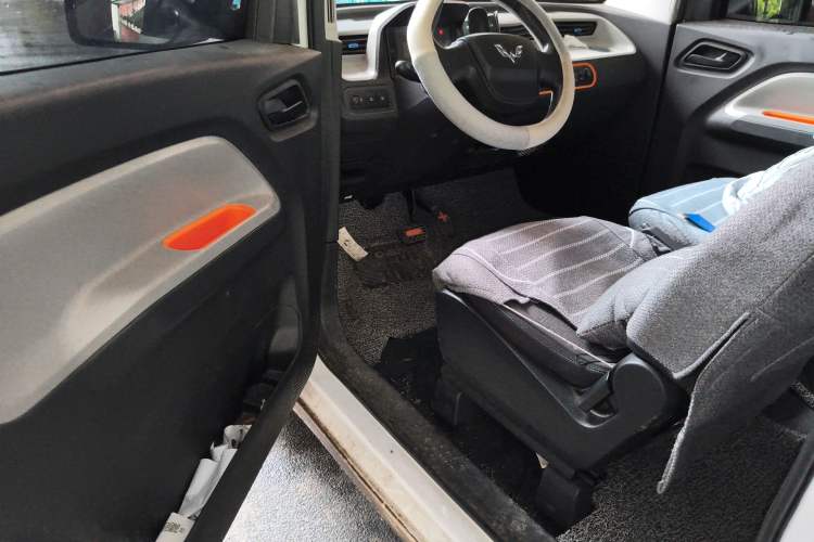 Used Wuling Hongguang MINIEV 2021 Macaron Fashion Edition Lithium-Ion Battery Driver Seat