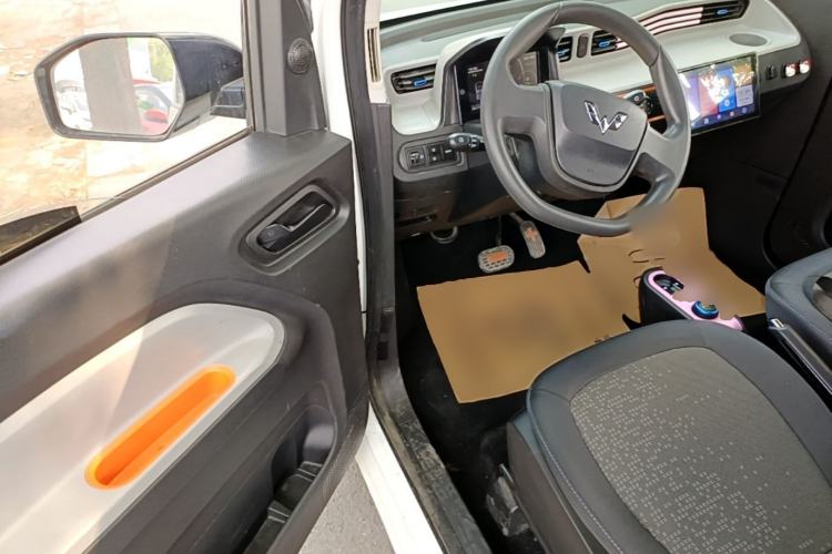 Used Wuling Hongguang MINIEV 2021 Macaron Fashion Model Lithium Iron Phosphate Driver Seat