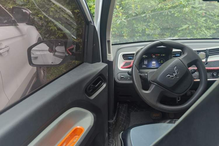Used Wuling Hongguang MINIEV 2021 Macaron Premium Model – Lithium Iron Phosphate Driver Seat
