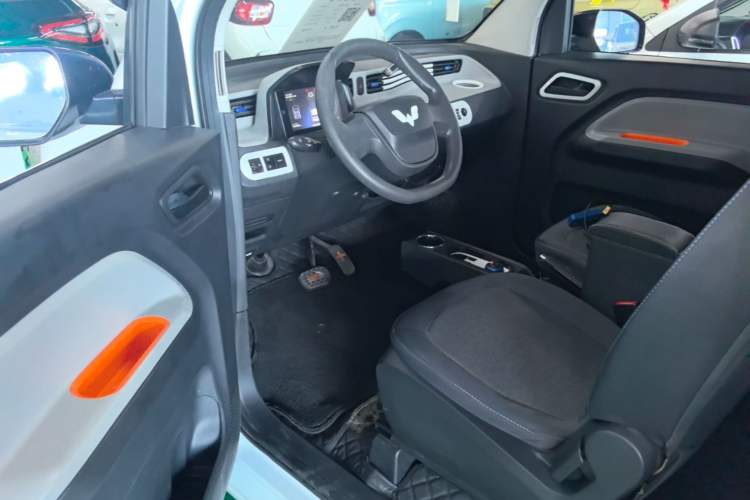 Used Wuling Hongguang MINIEV 2021 Macaron Premium Model – Lithium Iron Phosphate Driver Seat