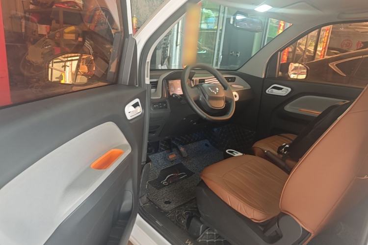 Used Wuling Hongguang MINIEV 2021 Macaron Fashion Model Lithium Iron Phosphate Driver Seat