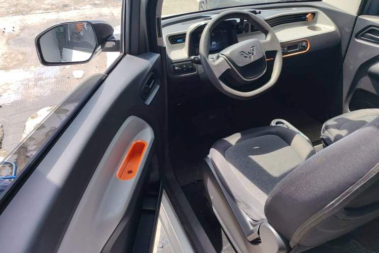 Used Wuling Hongguang MINIEV 2021 Macaron Premium Model – Lithium Iron Phosphate Driver Seat