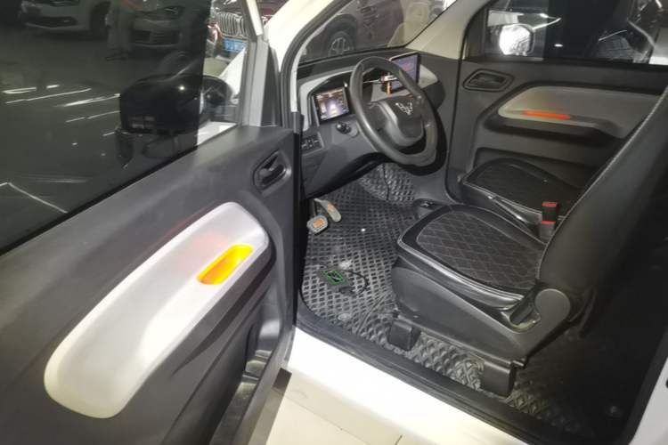 Used Wuling Hongguang MINIEV 2021 Macaron Fashion Model Lithium Iron Phosphate Driver Seat