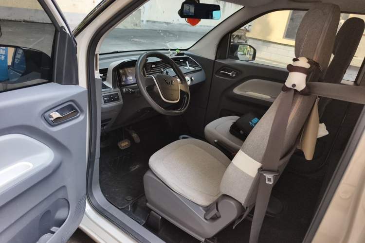 Used Wuling Hongguang MINIEV 2021 Macaron Premium Model – Lithium Iron Phosphate Driver Seat