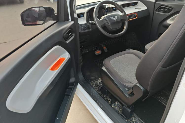 Used Wuling Hongguang MINIEV 2021 Macaron Fashion Model Lithium Iron Phosphate Driver Seat