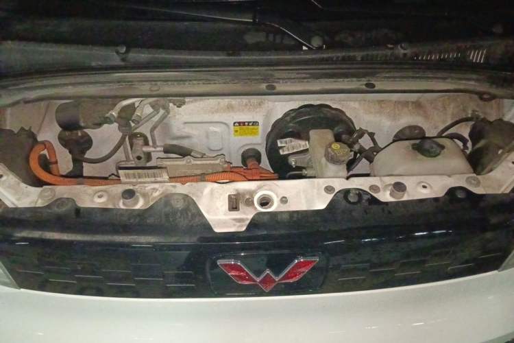Used Wuling Hongguang MINIEV 2021 Macaron Fashion Model Lithium Iron Phosphate Engine Bay