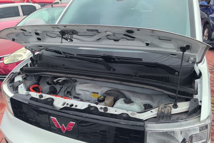 Used Wuling Hongguang MINIEV 2021 Macaron Sandwich Model 120 km Lithium Iron Phosphate Engine Bay