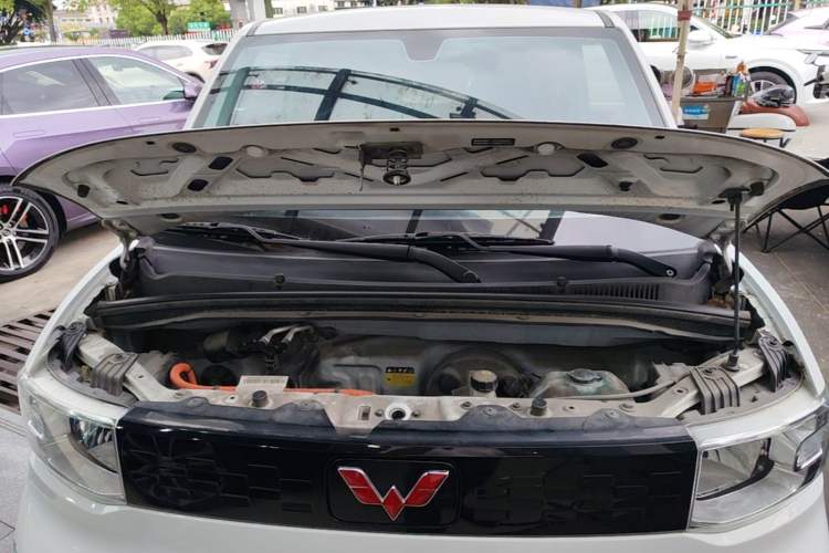 Used Wuling Hongguang MINIEV 2021 Macaron Fashion Model Lithium Iron Phosphate Engine Bay