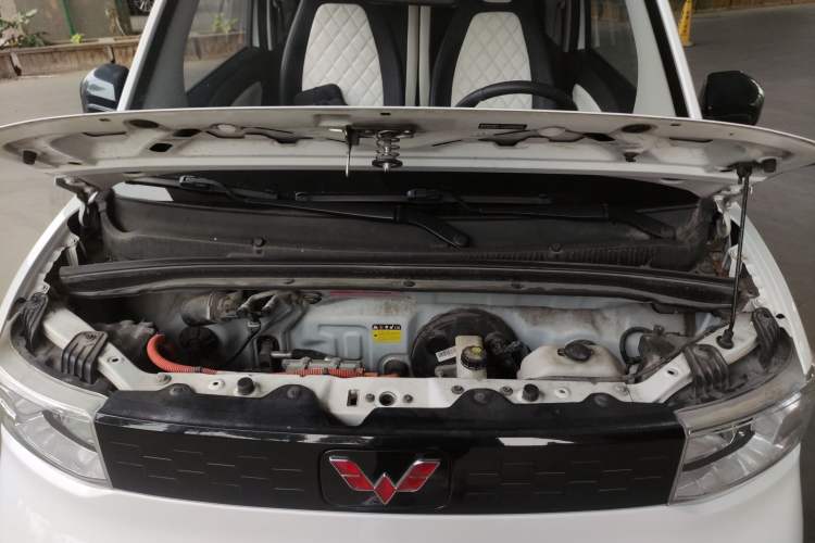 Used Wuling Hongguang MINIEV 2021 Macaron Fashion Model Lithium Iron Phosphate Engine Bay