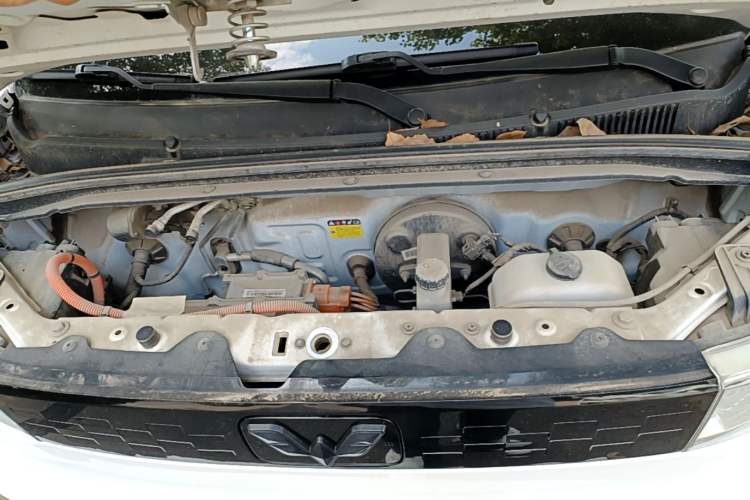 Used Wuling Hongguang MINIEV 2021 Macaron Fashion Model Lithium Iron Phosphate Engine Bay