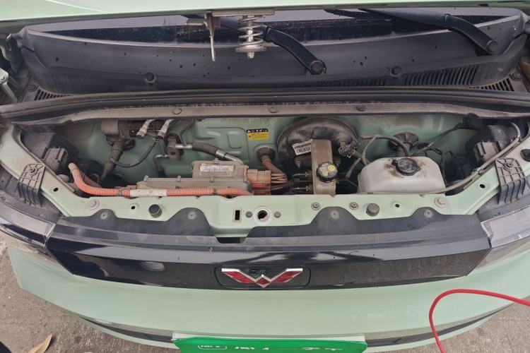 Used Wuling Hongguang MINIEV 2021 Macaron Fashion Model Lithium Iron Phosphate Engine Bay