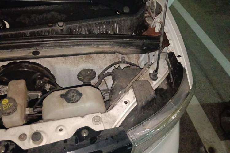 Used Wuling Hongguang MINIEV 2021 Macaron Fashion Model Lithium Iron Phosphate Engine Bay Left